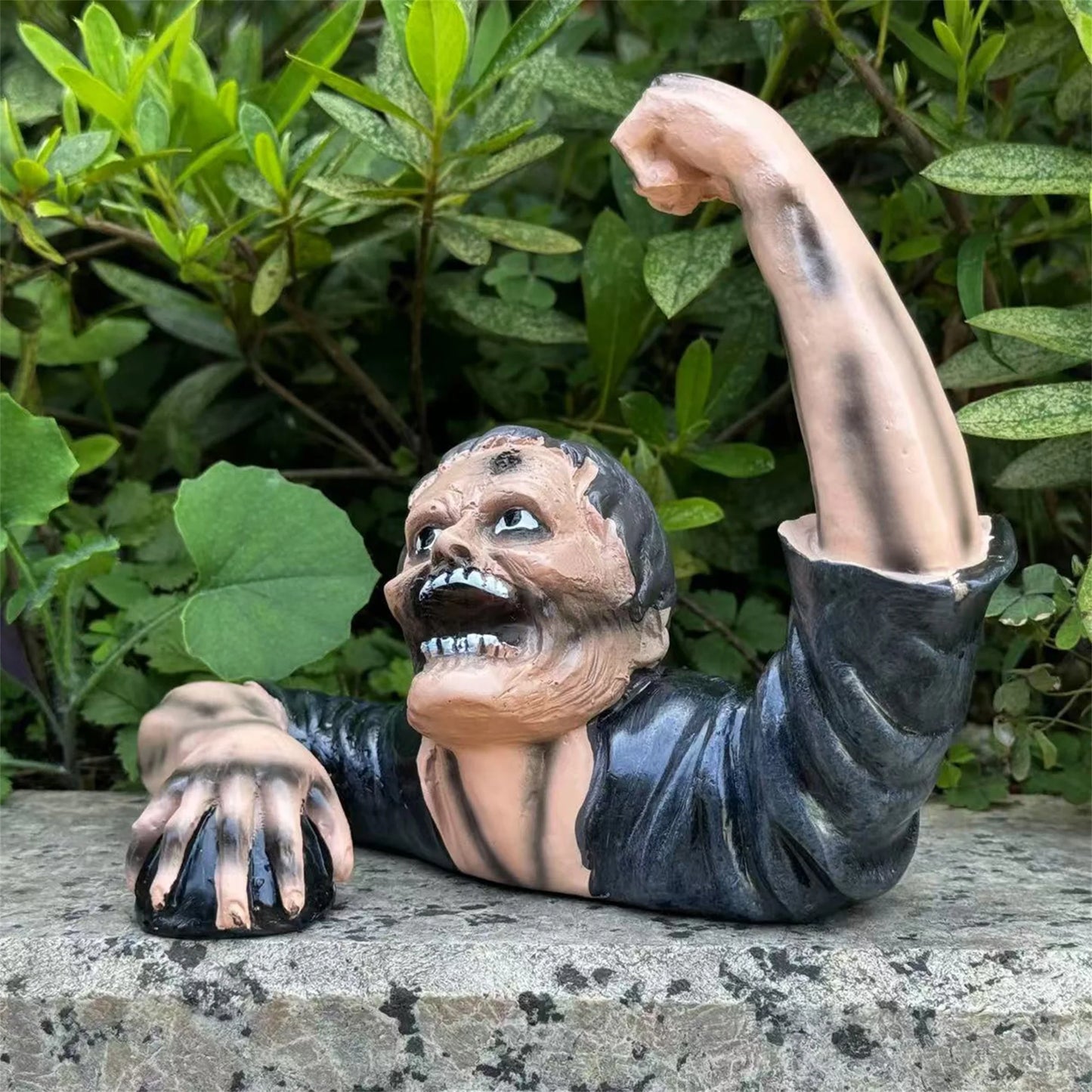 Hign-concerned Halloween Zombie Statue Outdoor Resin Garden Decor